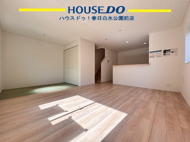 南向きのため、あたたかな自然光が部屋全体を包みます。