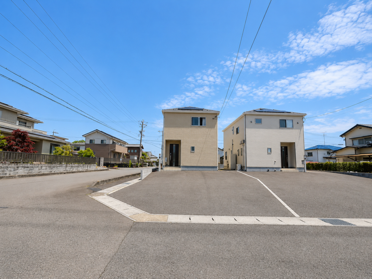 【前面道路】現地をご覧いただき、周辺環境なども一緒に ご確認いただけます!周辺環境もご案内いたします!安心してお住まいが購入出来るようサポート致します! お気軽にお問い合わせくだいませ◎