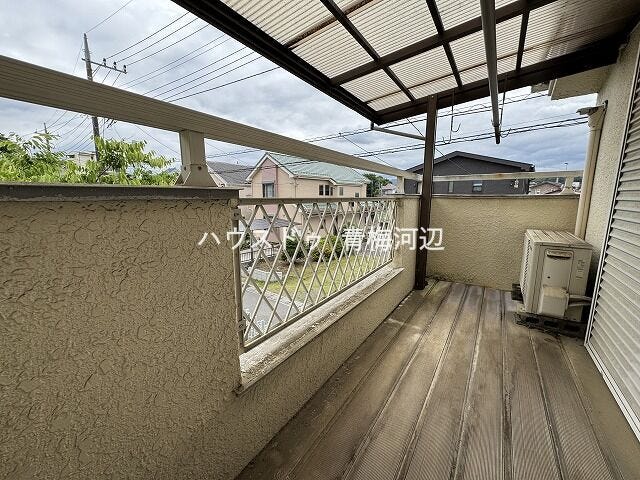 バルコニー:屋根がついているので、外出中の急な雨でも慌てずに済みます。