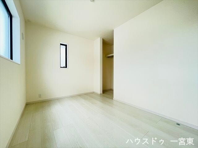 ≪2階5.5帖≫5.5帖の洋室は、お子様のお部屋や主寝室、来客時の宿泊室、趣味のお部屋としてもご利用いただけます♪ウォークインクローゼットも完備でお部屋を綺麗に保つことが出来ます。
