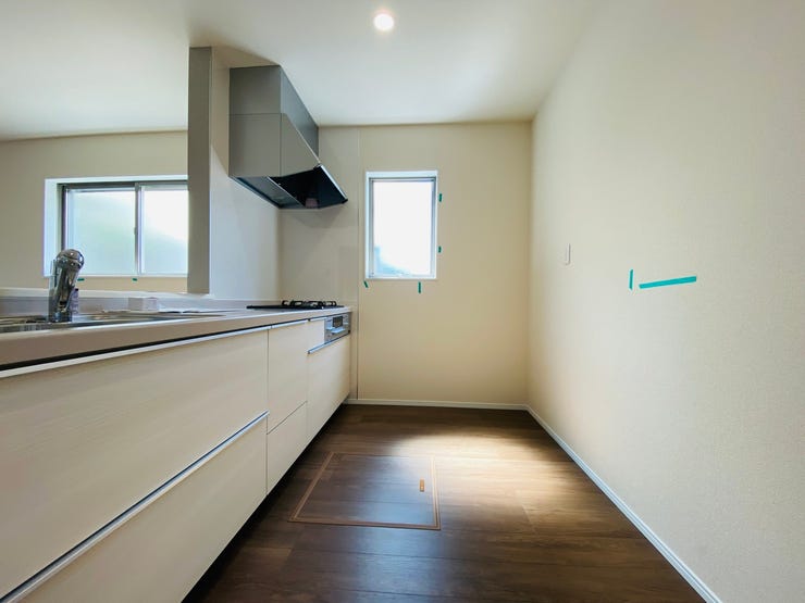 三口コンロでお料理もはかどります♪
料理をカウンター越しに受けとって頂き、テーブルで囲む素敵な時間を存分に♪