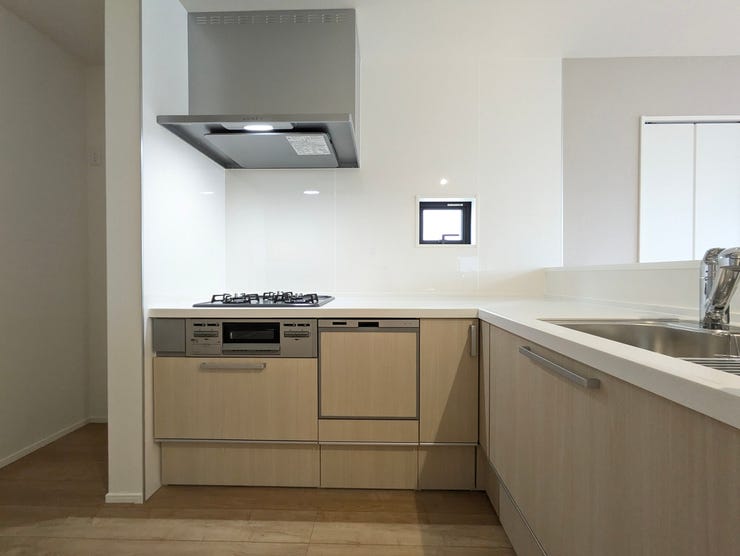 人気の対面式キッチンです!お子様から目を離さずにお料理ができることが最大の利点。お料理中も家族とのコミュニケーションは大切にしたいものですよね♪