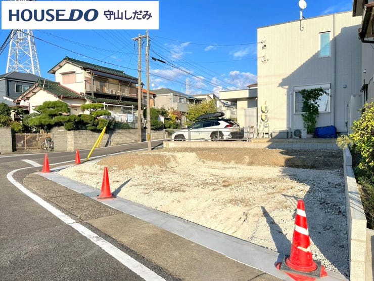 【小学校まで徒歩15分圏内】子どもも安心して通える距離感。少し歩くことで、健康的な生活習慣を身につけることができ、自然と体力も養われます。お迎えや急な用事があった時に便利な距離感で、安心して見守れます