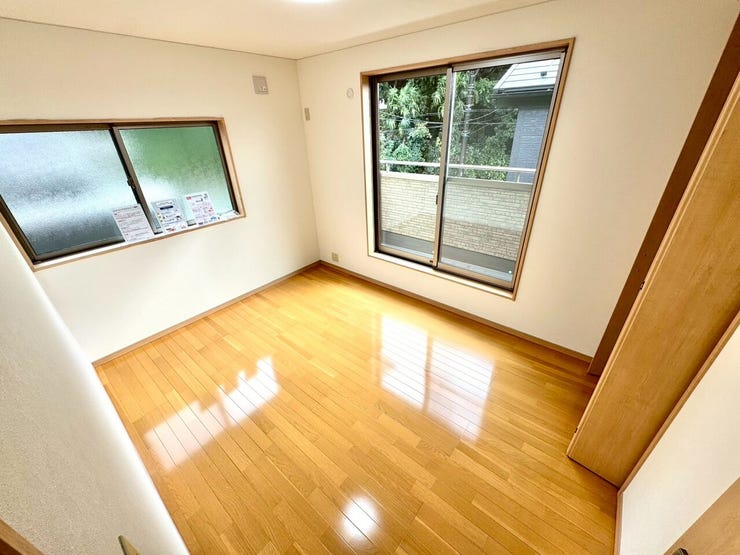 【Bedroom】ナチュラルな内装で、リラックスできる空間。寝室や書斎にも最適です。