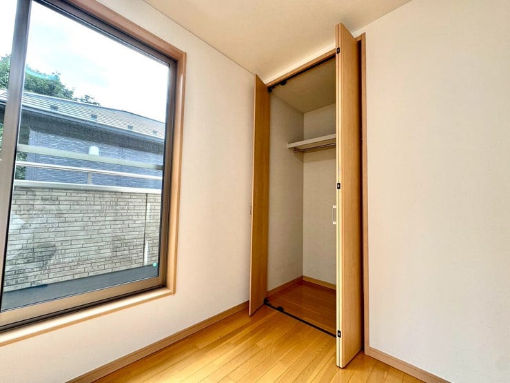 【Bedroom】クローゼット完備で収納力◎。家具の配置もしやすい機能的な洋室です。