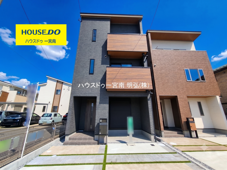 【外観】
明るい色に比べて、黒い外観は小さな汚れや傷が目立ちにくいという実用的なメリットがあります。