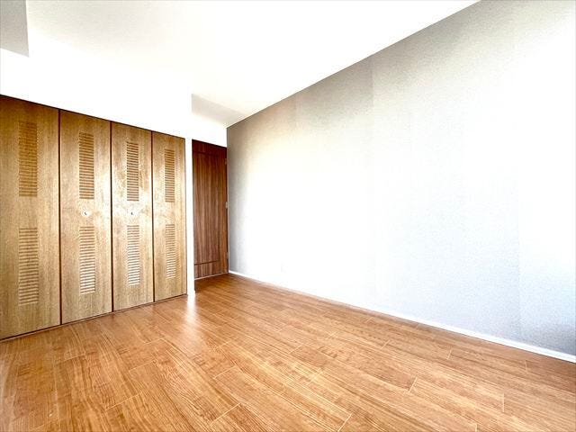 全居室に収納を備えており、日用品や衣類をすっきり整理可能。お部屋をきれいに保ち、快適な暮らしを実現できます。