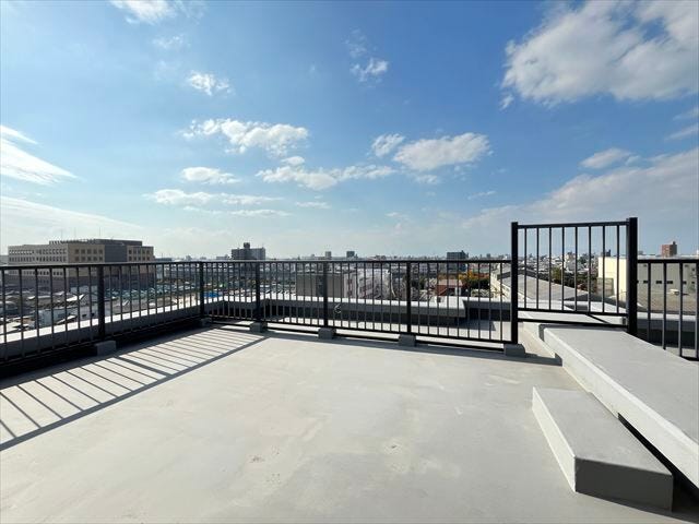 8階からの眺めは、気持ちが良いです♪室内にたっぷり光と風を取り込める開放的な空間を実現。洗濯物も効率よく干せます。