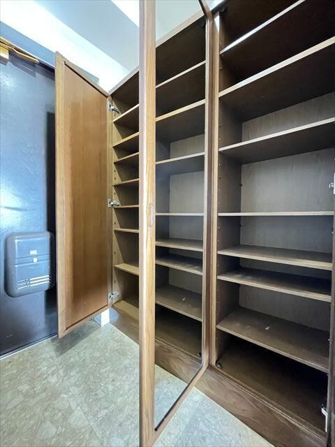 玄関がいつもすっきり片付く大容量シューズボックスを完備。家族みんなの靴や季節用品もまとめて収納でき、快適な玄関スペースを実現します。