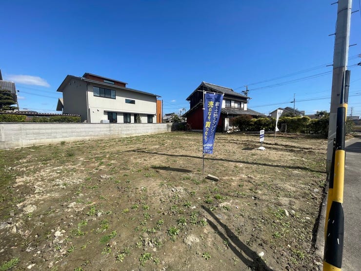 小学校まで徒歩10分の立地なのでお子様の登下校も安心です!