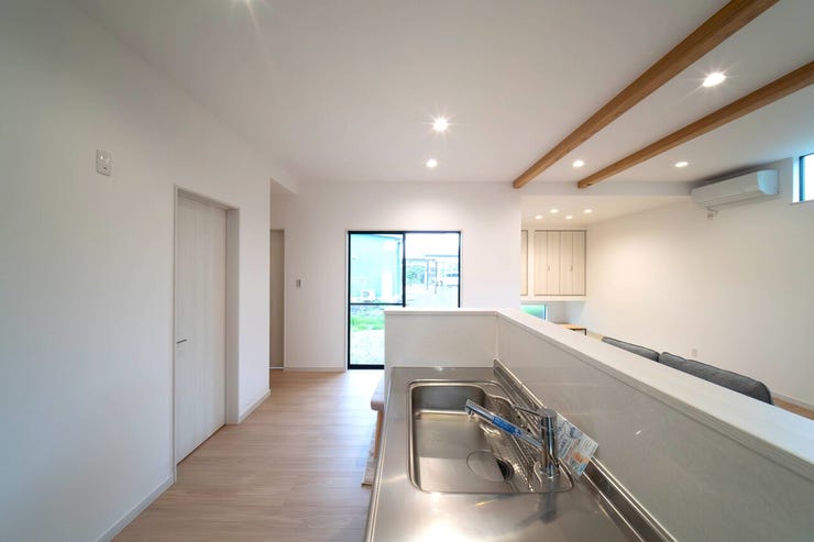 広いシンクなので大きい鍋やお皿も置けて使い勝手が良さそうです♪