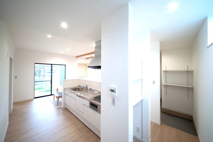 食洗器付きのキッチンです。わずらわしい皿洗いの手間を減らすことが可能です。