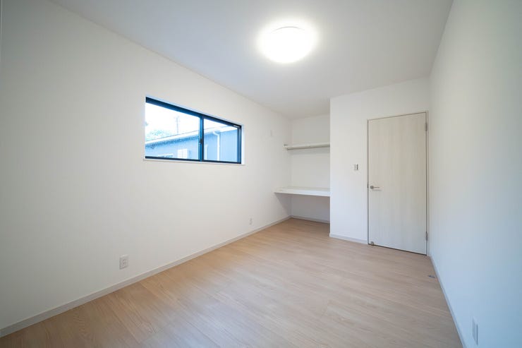 落ち着いた雰囲気でリラックスして過ごせる洋室6帖。