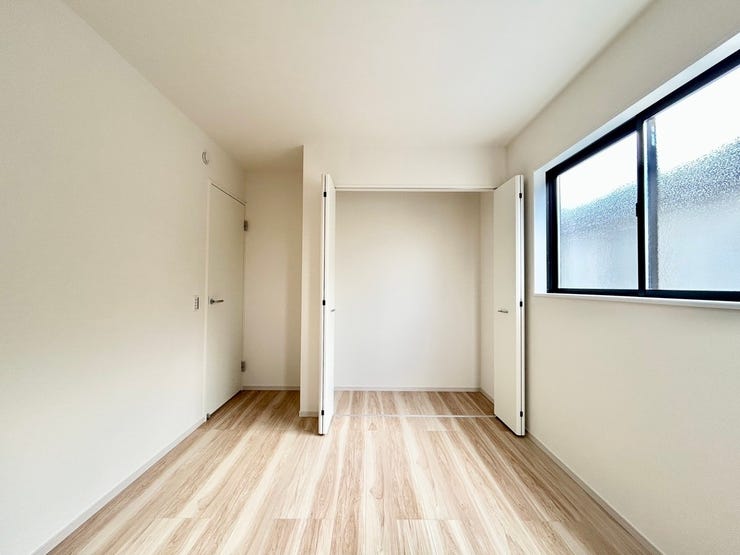 〈5.2帖〉
棚やハンガーパイプも弊社で取付可能です♪お気軽にお問合せ下さい