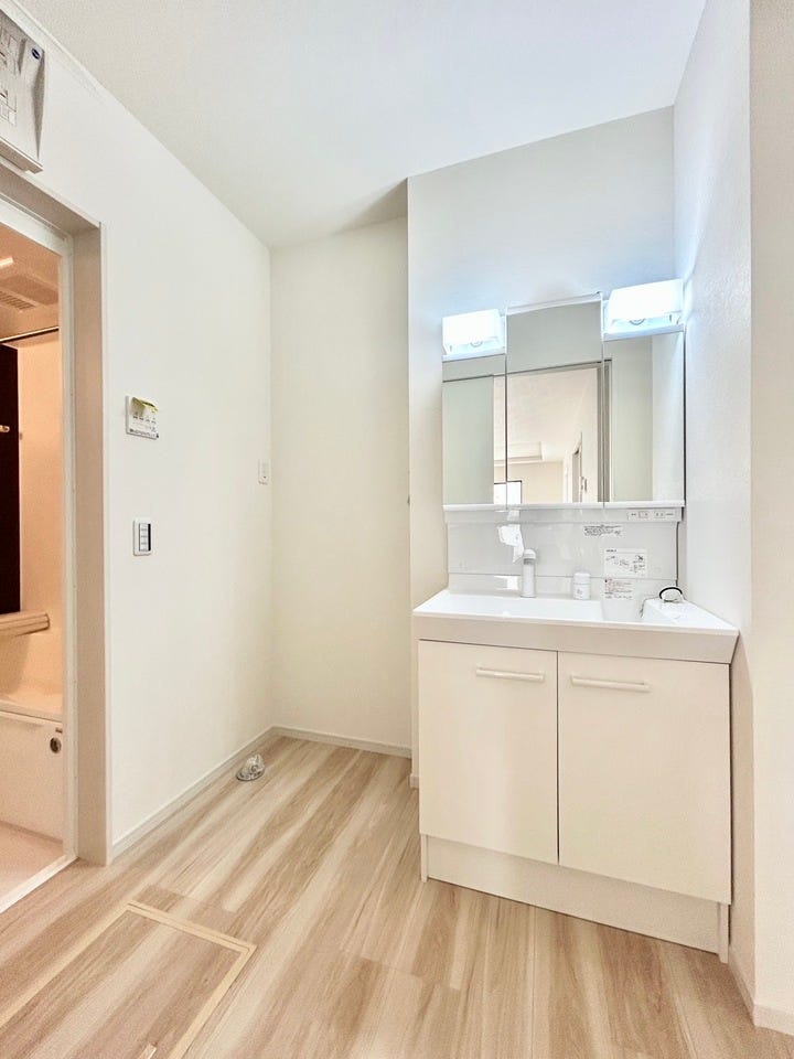 ご家族揃って身支度可能なゆとりの洗面室