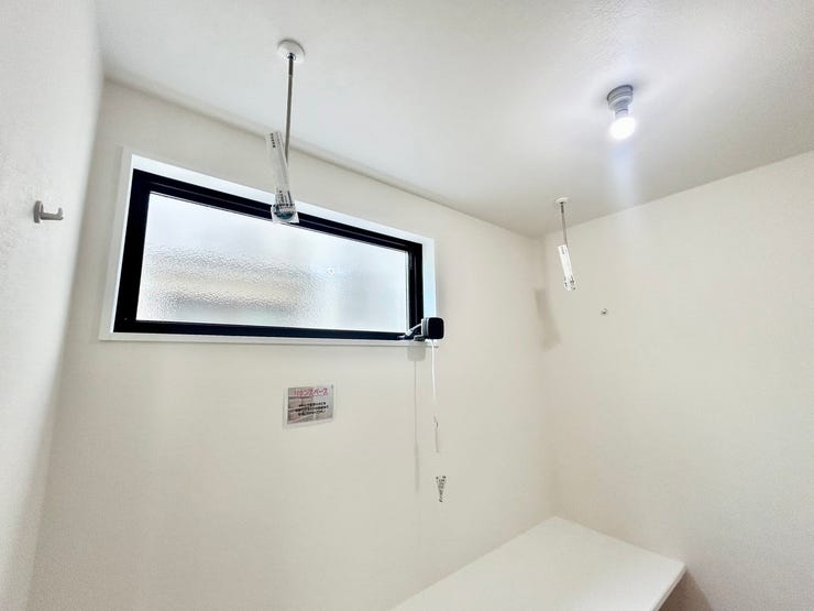 ホスクリーン付き♪
悪天候時の物干し場としても大活躍♪