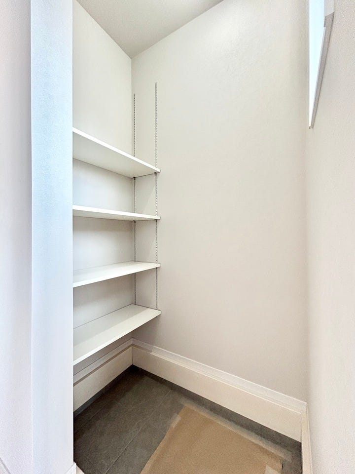 〈シューズインクローク〉
家族の履物が全部しまえそう♪