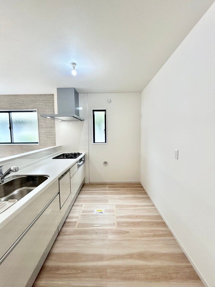 キッチンまわりも広さを意識して設計しましたので、動線が比較的スムーズです。