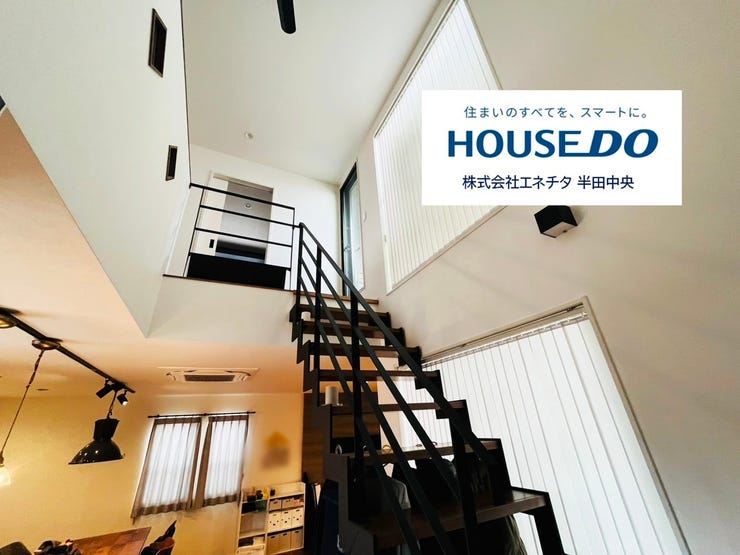 リビング階段で家族の行き来が自然と生まれる間取り。毎日顔を合わせられる安心感があります。