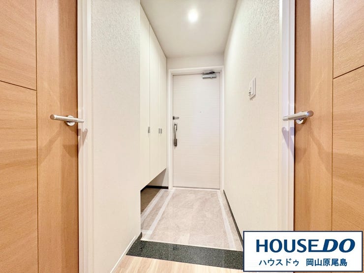 人を迎え入れる最初の場所だからこそ、清潔感がある空間にして頂ける様にゆとりあるシューズボックスを設置しました。おでかけの時も帰った時も、「我が家」を最初に感じでもらえる素敵な空間に♪