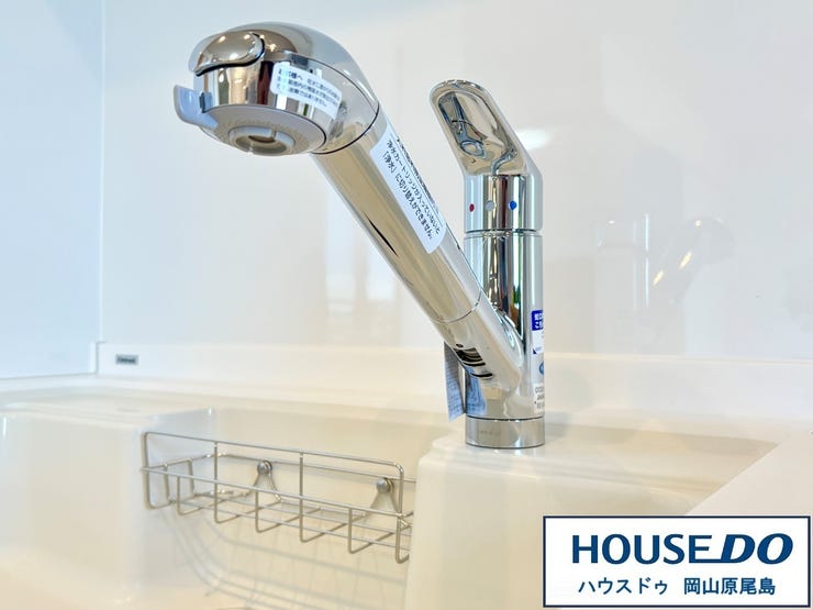 シンクの水栓は、浄水器付蛇口となっております。