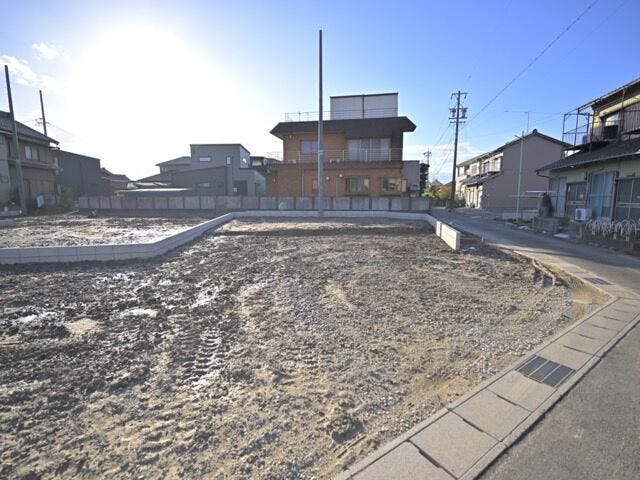 コンビニ徒歩7分、ショッピングモール徒歩10分、病院徒歩8分、ドラッグストア徒歩11分、公園徒歩5分です。
お子様にも喜ばれそうですね♪