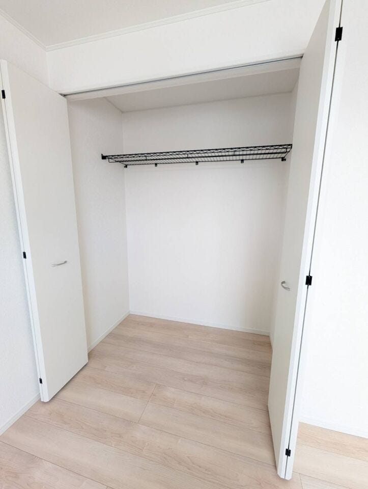 2階の各居室にはクローゼットが完備されております。