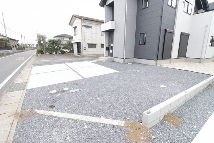 駐車場は2台駐車可能です♪