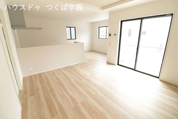 17.2帖LDKです。
南東からの暖かい日差しが差し込みます♪