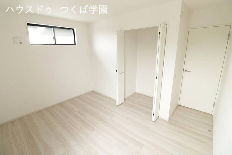 2F 6.5帖洋室です。
こちらもクローゼットが付いており収納豊富です。