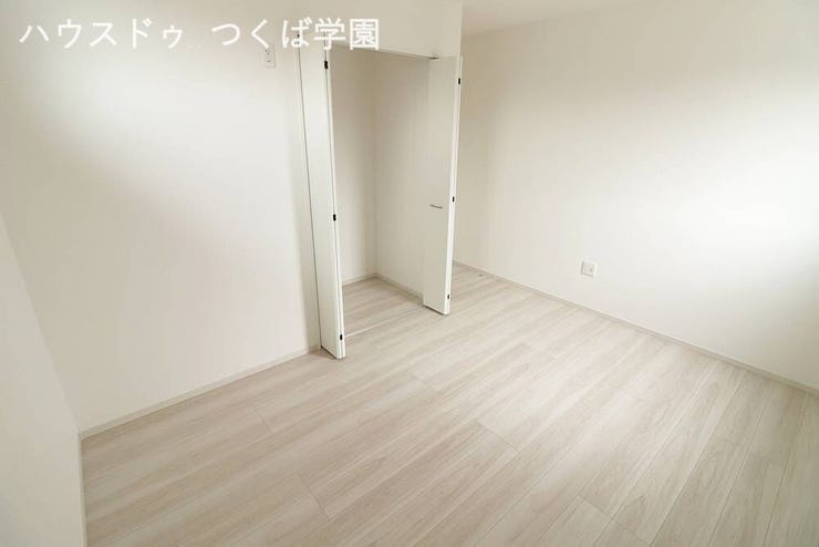 2F 6.5帖洋室です。