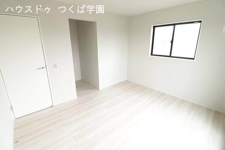 2F 8.1帖洋室です。
WICがついています♪