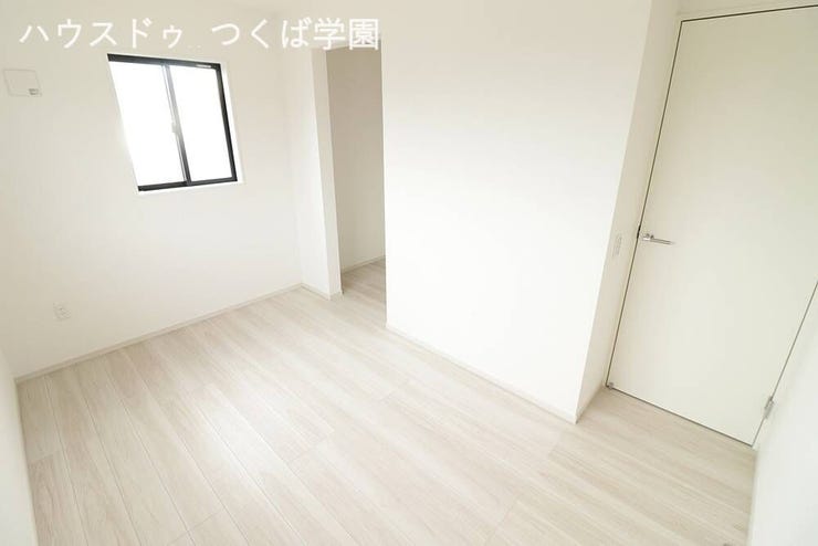 2F 6.3帖洋室です。
こちらのお部屋にもWICが付いております。