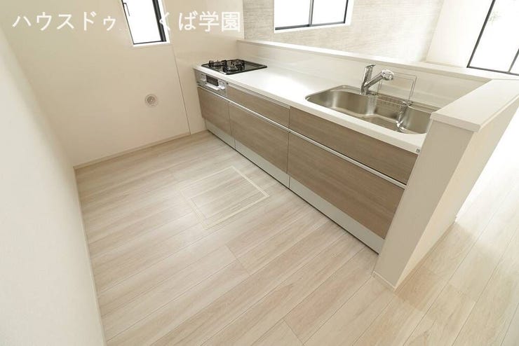 キッチンは広々としており、家事動線が確保しやすいです♪