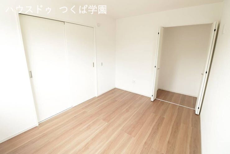 6帖洋室です。
クローゼットが付いております♪