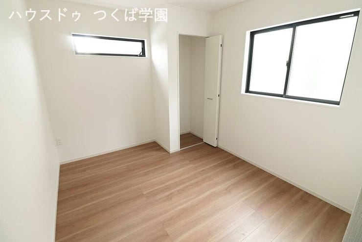 5.6帖洋室です。
納戸としても活用できますね♪