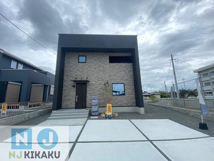 【外観】
レンガのような見た目の外壁が人目を惹く素敵な外観となっています。