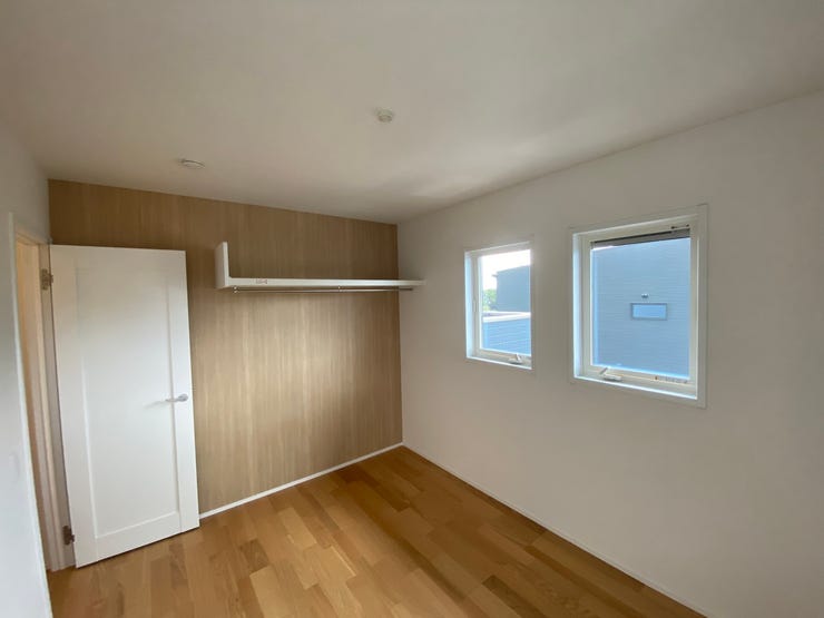 こちらの洋室も6帖となっています。
窓が多いので採光も十分です!