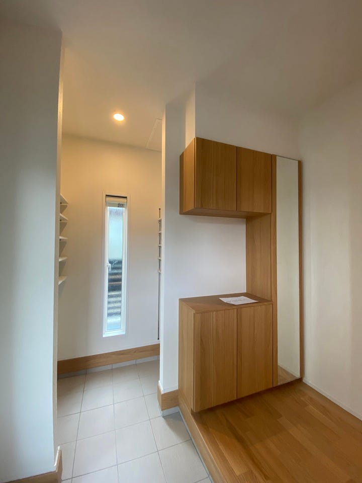 明るい雰囲気の玄関。