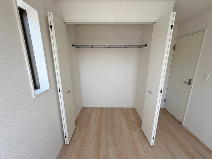 室内(2025年9月)撮影
◎本日案内可能◎
全居室収納付きですので、お部屋を広くお使いいただけます♪