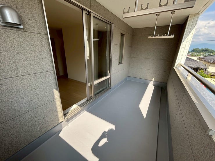 インナーバルコニーになっているので、多少の雨風は気になりません!