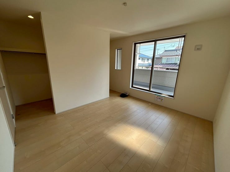 ウォークインクローゼット付きの寝室!
収納2カ所は嬉しい♪