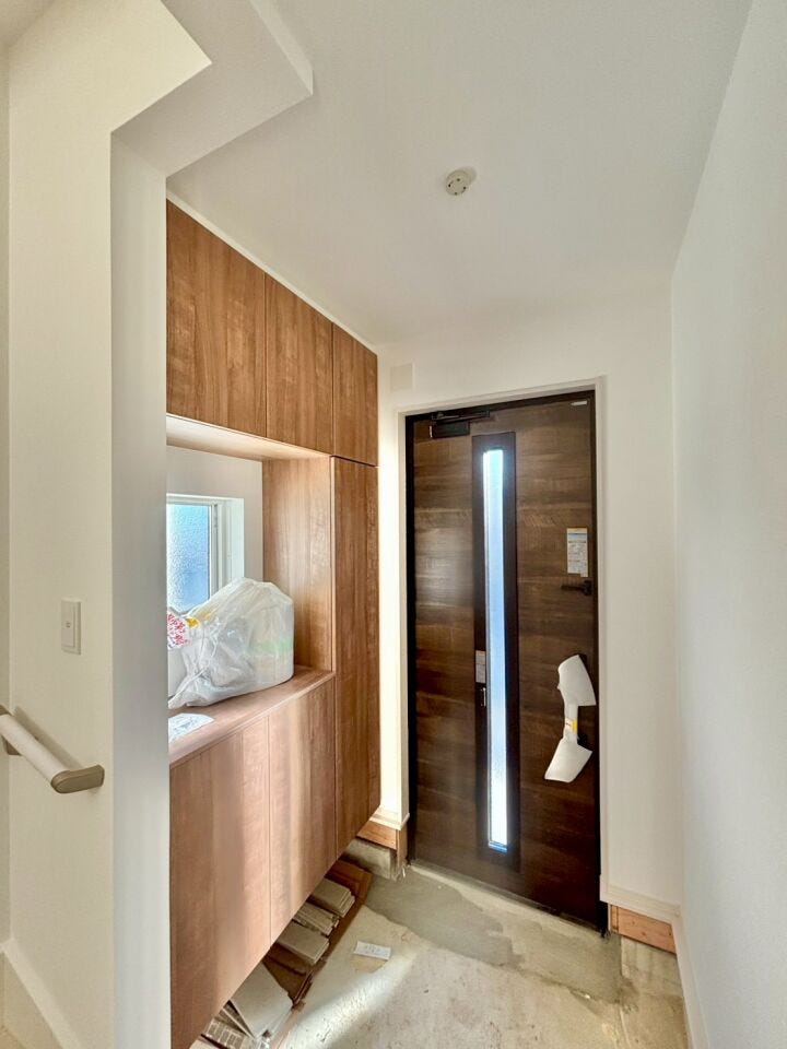 玄関にはご家族の靴をたっぷり収納できるシューズボックス!玄関先をいつも綺麗に保てます。