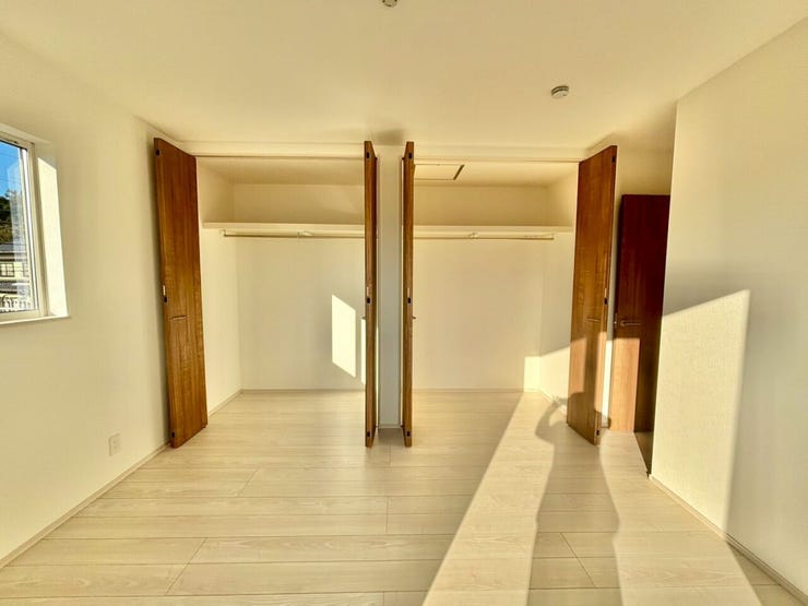 お子様のおもちゃや学校の道具もスッキリ収納できます!成長とともに荷物が増えても安心♪