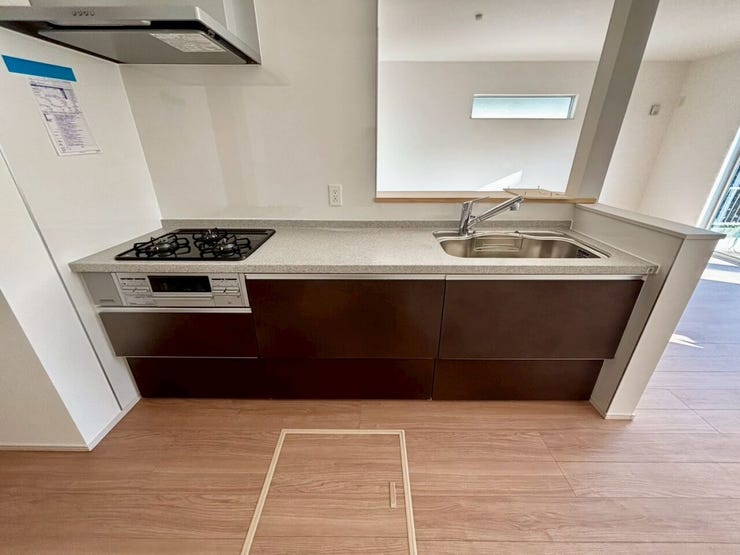 カウンタータイプで、家族とコミュニケーションをとりながら調理ができます!配膳や後片付けにも便利♪