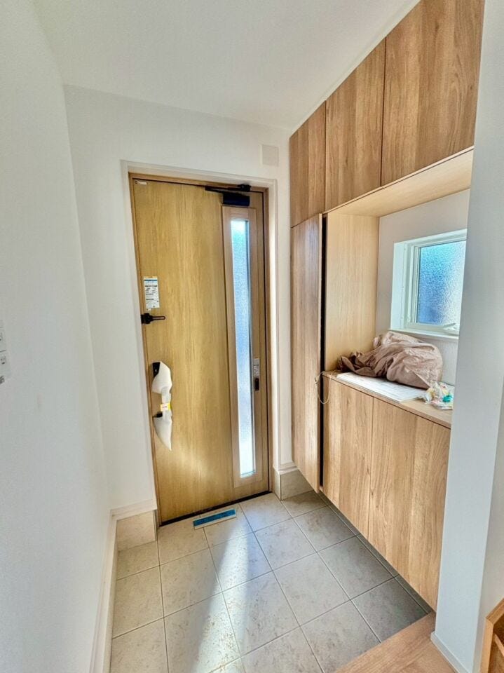 玄関にはご家族の靴をたっぷり収納できるシューズボックス!玄関先をいつも綺麗に保てます。