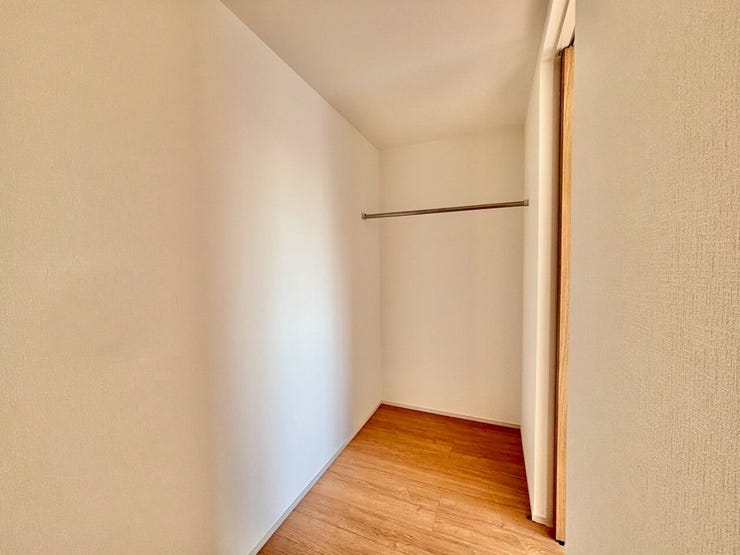 お子様のおもちゃや学校の道具もスッキリ収納できます!成長とともに荷物が増えても安心♪