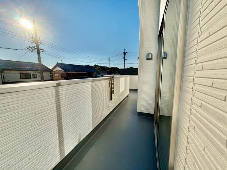 解放感があり、洗濯物を一気に干せるワイドバルコニー!
