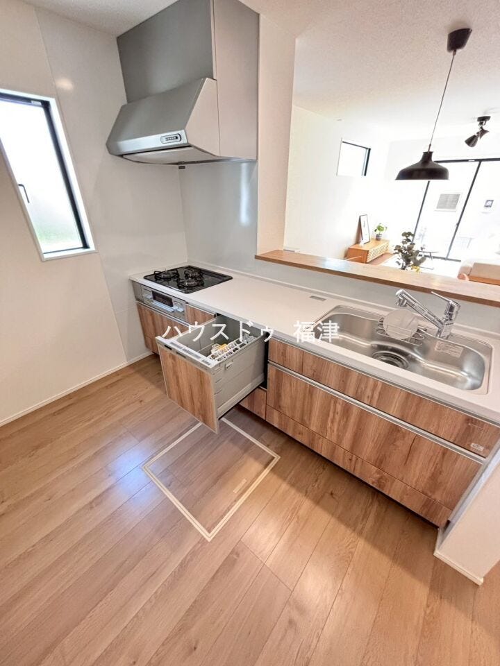 3口コンロや食洗器、浄水器など
家事に役立つアイテム多数!毎日の家事も捗りそうです♪
《宗像市ひかりヶ丘4丁目 新築戸建て》