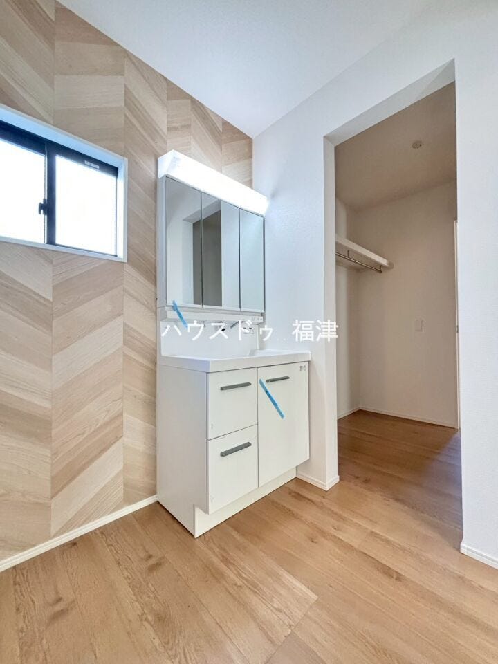 洗面室の横はリネン庫あり!
パジャマやタオルなどもすっきり収納出来ます!
《宗像市ひかりヶ丘4丁目 新築戸建て》